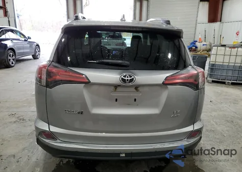 2016 Toyota Rav4 Le z USA, uszkodzony, nr VIN 2T3BFREV6GW422019